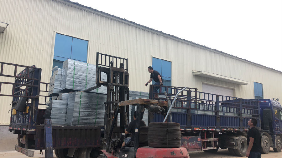 熱浸鋅鋼格板材質