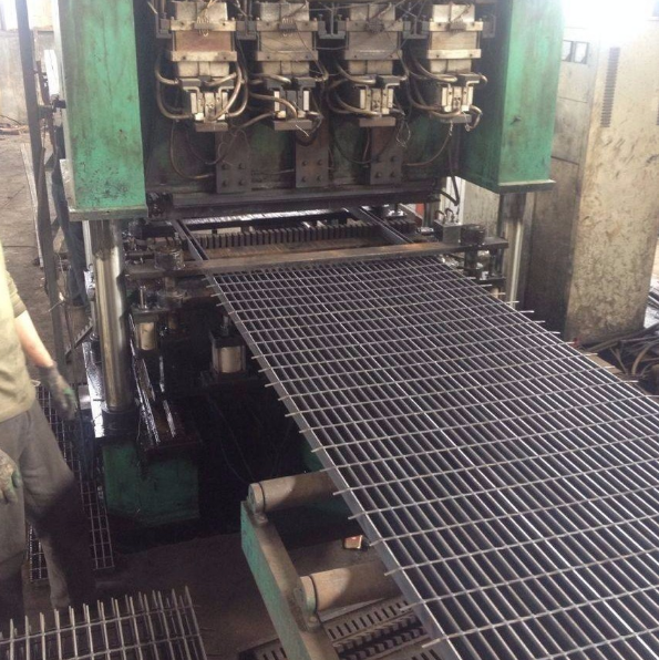 G325平臺(tái)鍍鋅鋼格柵板