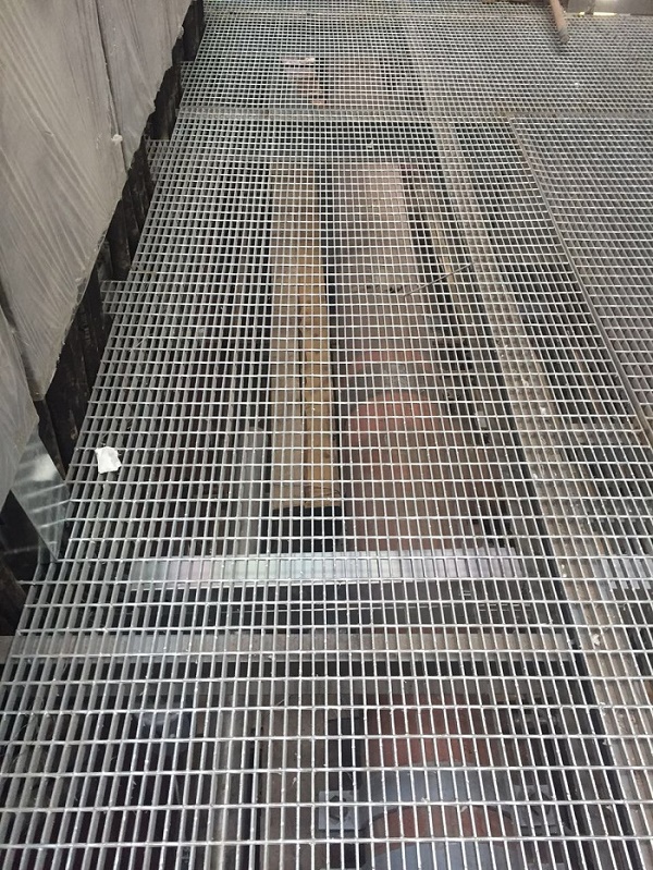 熱浸鋅鋼格板材質