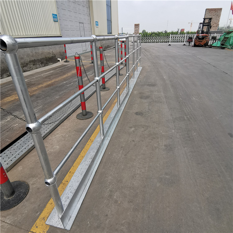 熱鍍鋅球接欄桿