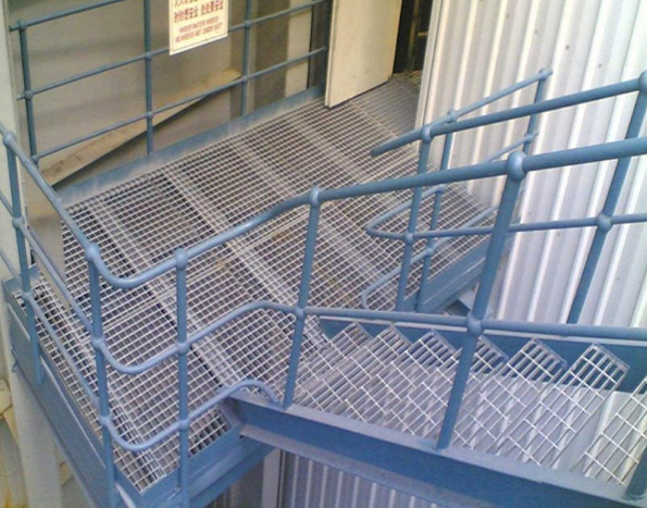 熱浸鍍鋅格柵板踏步 熱浸鍍鋅格柵板踏步