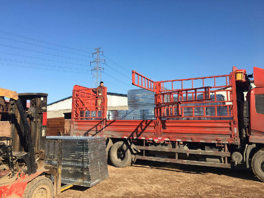 熱鍍鋅鋼格柵蓋板規(guī)格 熱鍍鋅鋼格柵蓋板規(guī)格